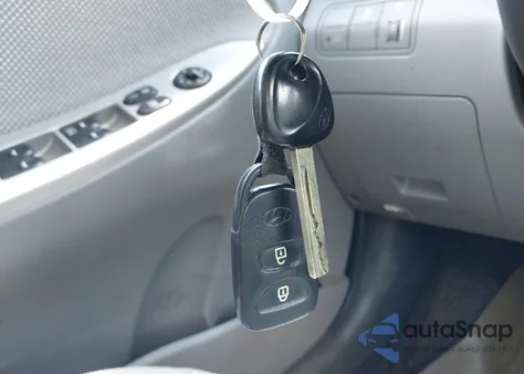 2013 Hyundai Accent Gls z USA, uszkodzony, nr VIN KMHCT4AE8DU556508